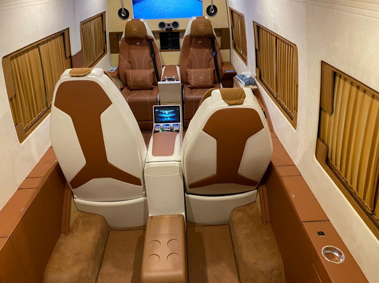Corporate airport transfer Dubai executive chauffeur business travel