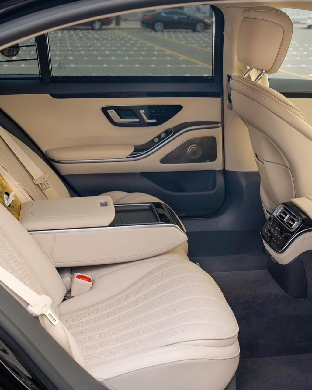 Dubai Airport to Ras Al Khaimah private transfer luxury chauffeur