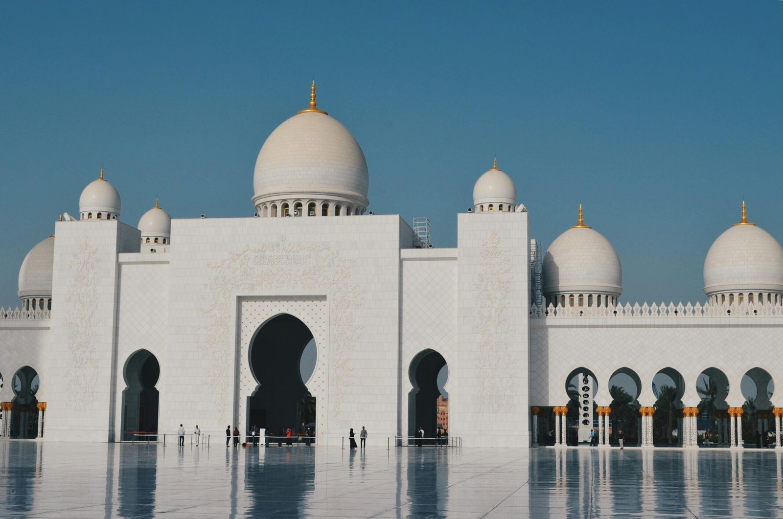 Dubai to Abu Dhabi Chauffeur Transfer